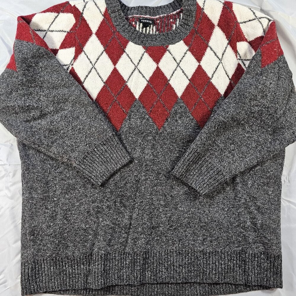 Torrid heather grey, white and burgundy tunic length sweater. Size 3